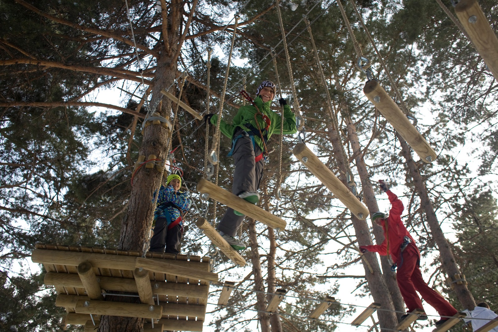 imgi_21_big-03-activitats-parc-aventura-03-activitats-activitats-activitat11-parcaventuraarbres3