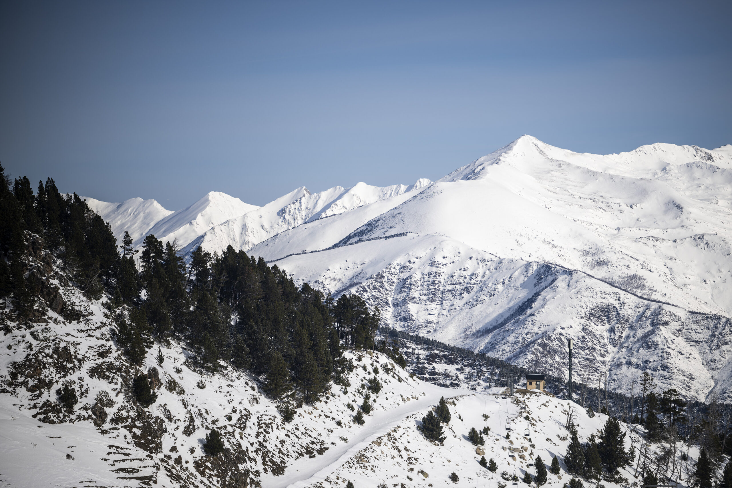 Commercial photography, advertisement, models, ski resort, pyrenees, mountain, train, train station
Vistes a la estació d’esquí d’ Espot Esquí, commercial photography, models , on  2024, Photo by Toni Grases.